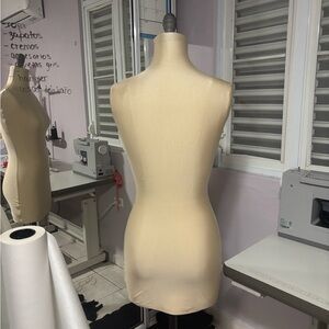Seamless tan Women's Dress Form Mannequin cover